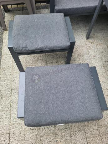 Metalowy narożnik na taras z pufami o stołem 120cm Sodor Corner - Dark Grey
