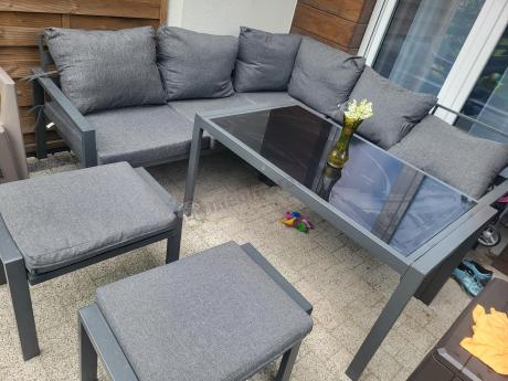 Metalowy narożnik na taras z pufami o stołem 120cm Sodor Corner - Dark Grey