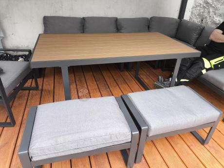 Metalowy narożnik ogrodowy 280x220cm ze stołem obiadowym i fotelem Panaon Grey Teak