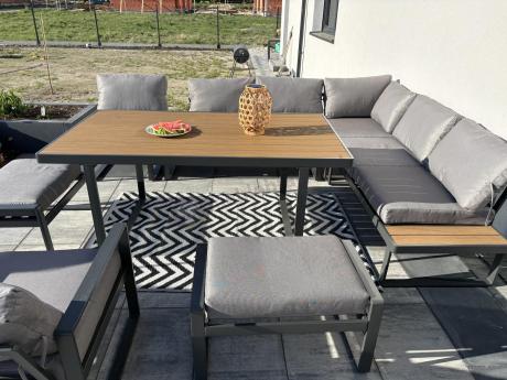Metalowy narożnik ogrodowy 280x220cm ze stołem obiadowym i fotelem Panaon Grey Teak