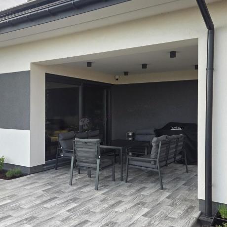 Metalowy zestaw mebli na taras dla 8 osób wysokie oparcie Doros Grande - Dark Grey