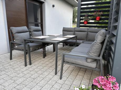 Metalowy zestaw mebli na taras dla 8 osób wysokie oparcie Doros Grande - Dark Grey