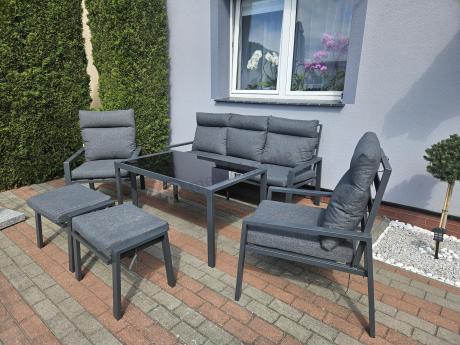 Metalowy zestaw mebli ogrodowych z wysokim oparciem dla 7 osób Doros Dining + pufy - Dark Grey