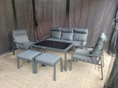 Metalowy zestaw mebli ogrodowych z wysokim oparciem dla 7 osób Doros Dining + pufy - Dark Grey