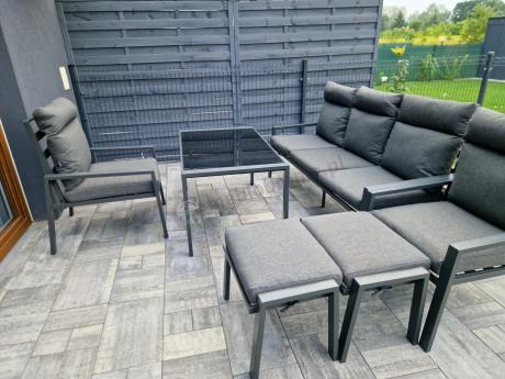 Metalowy zestaw mebli ogrodowych z wysokim oparciem dla 7 osób Doros Dining + pufy - Dark Grey