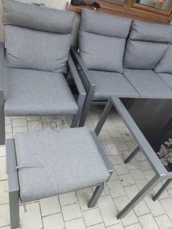 Metalowy zestaw mebli ogrodowych z wysokim oparciem dla 7 osób Doros Dining + pufy - Dark Grey