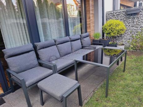 Metalowy zestaw mebli ogrodowych z wysokim oparciem na taras Doros Dining + pufy - Dark Grey