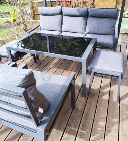 Metalowy zestaw mebli ogrodowych z wysokim oparciem na taras Doros Dining + pufy - Dark Grey