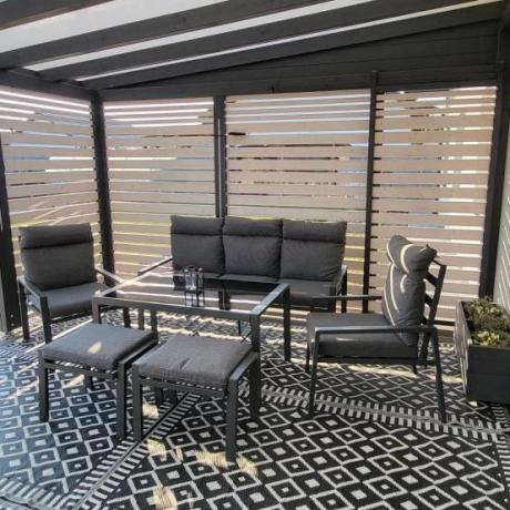 Metalowy zestaw mebli ogrodowych z wysokim oparciem na taras Doros Dining + pufy - Dark Grey