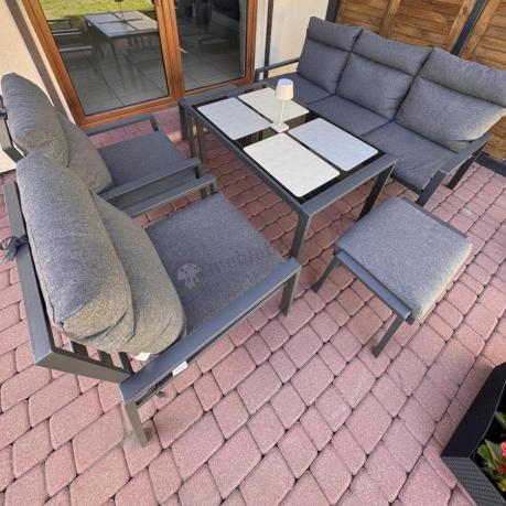 Metalowy zestaw mebli ogrodowych z wysokim oparciem na taras Doros Dining + pufy - Dark Grey