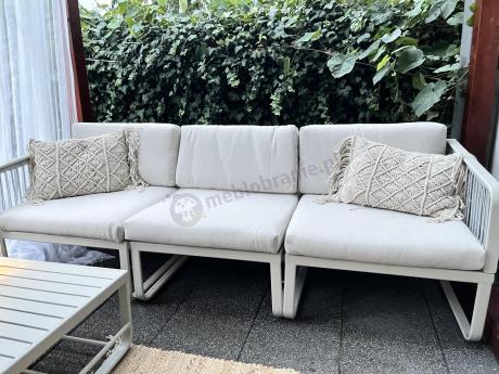 Modułowa jasno szara nowoczesna sofa na taras Nort