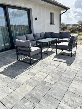 Modułowe meble narożne ogrodowe z wysokim stołem i dwoma fotelami Trapeno 6 modułów