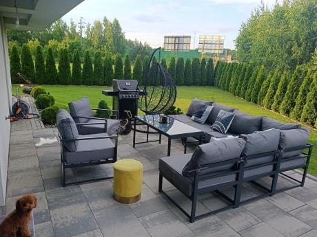 Modułowe meble narożne ogrodowe z wysokim stołem i dwoma fotelami Trapeno 6 modułów