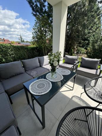 Modułowe meble narożne ogrodowe z wysokim stołem i dwoma fotelami Trapeno 6 modułów