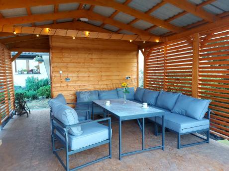 Modułowe narożne meble ogrodowe ze stołem 160 cm i dwoma fotelami Trapeno 6 modułów