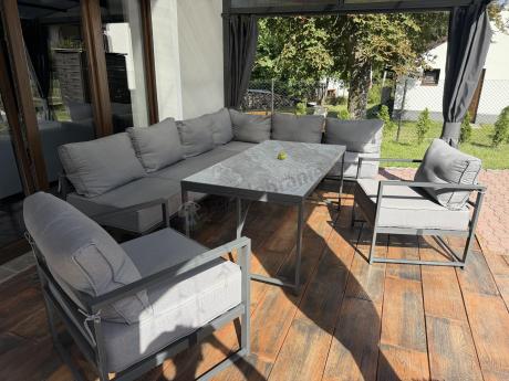 Modułowe narożne meble ogrodowe ze stołem 160 cm i dwoma fotelami Trapeno 6 modułów