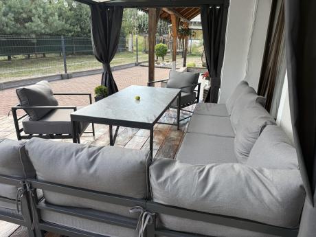 Modułowe narożne meble ogrodowe ze stołem 160 cm i dwoma fotelami Trapeno 6 modułów