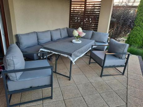 Modułowe narożne meble ogrodowe ze stołem 160 cm i dwoma fotelami Trapeno 6 modułów