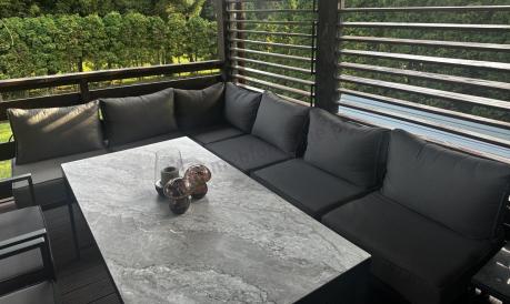 Modułowe narożne meble ogrodowe ze stołem 160 cm i dwoma fotelami Trapeno 6 modułów