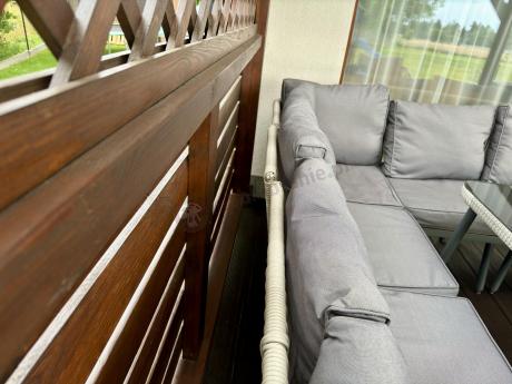 Modułowy narożnik na taras 240x240cm z fotelami, pufami i stołem Postigo Corner XXL Light Grey