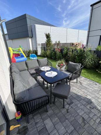 Modułowy narożnik na taras z fotelem i stołem 120cm Postigo Corner XL Dark Grey