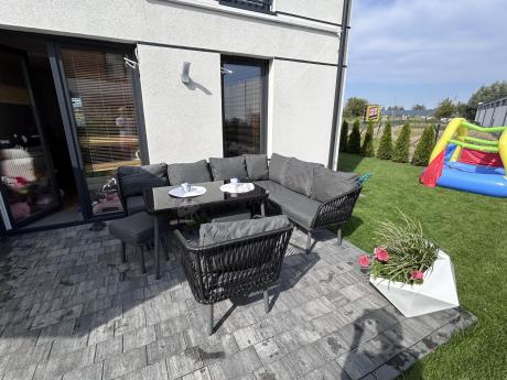 Modułowy narożnik na taras z fotelem i stołem 120cm Postigo Corner XL Dark Grey