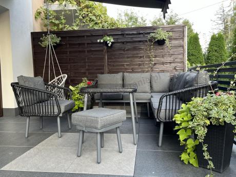 Modułowy narożnik na taras z fotelem i stołem 120cm Postigo Corner XL Dark Grey