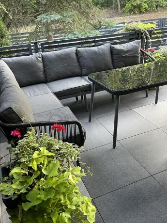 Modułowy narożnik na taras z fotelem i stołem 120cm Postigo Corner XL Dark Grey