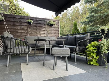 Modułowy narożnik na taras z fotelem i stołem 120cm Postigo Corner XL Dark Grey