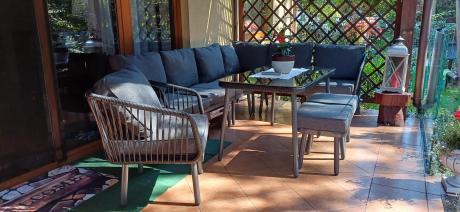 Modułowy narożnik na taras z fotelem i stołem 120cm Postigo Corner XL Dark Grey