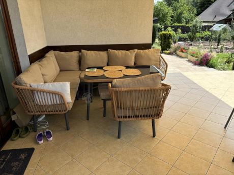 Modułowy narożnik na taras z fotelem i stołem 120cm Postigo Corner XL Nature