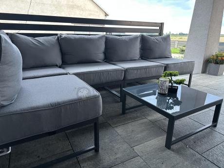 Narożne meble ogrodowe modułowe ze stolikiem i fotelem Trapeno 5 modułów