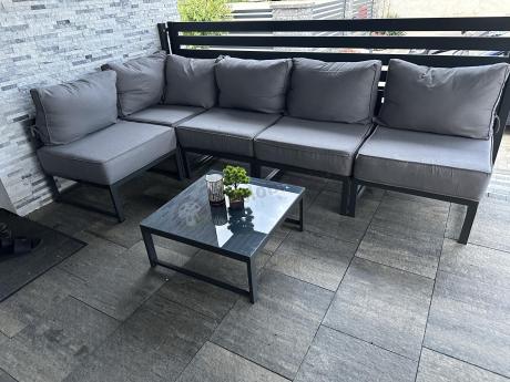 Narożne meble ogrodowe modułowe ze stolikiem i fotelem Trapeno 5 modułów