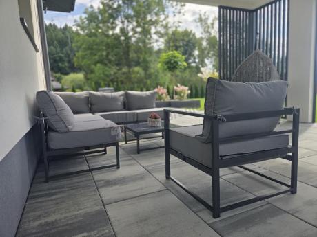 Narożne meble ogrodowe modułowe ze stolikiem i fotelem Trapeno 5 modułów