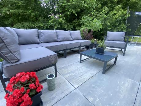 Narożne meble ogrodowe modułowe ze stolikiem i fotelem Trapeno 5 modułów