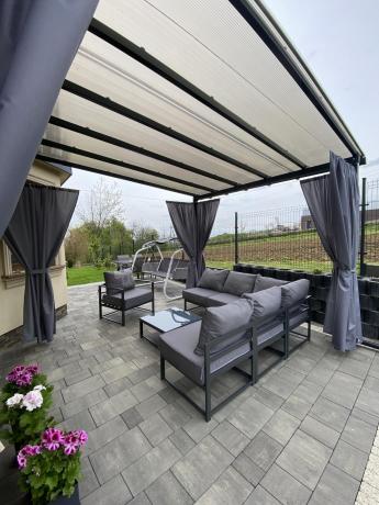 Narożne meble ogrodowe modułowe ze stolikiem i fotelem Trapeno 5 modułów