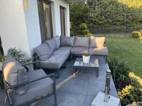 Narożne meble ogrodowe modułowe ze stolikiem i fotelem Trapeno 5 modułów