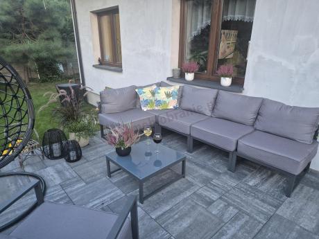 Narożne meble ogrodowe modułowe ze stolikiem i fotelem Trapeno 5 modułów