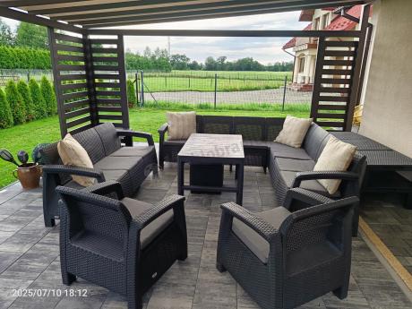 Narożnik do ogrodu Relly VII grafit ze stołem podnoszonym i fotelem + pufy