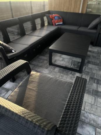 Narożnik do ogrodu Relly VII grafit ze stołem podnoszonym i fotelem + pufy