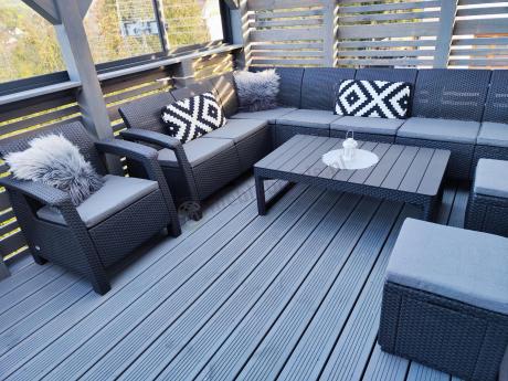 Narożnik do ogrodu Relly VII grafit ze stołem podnoszonym i fotelem + pufy