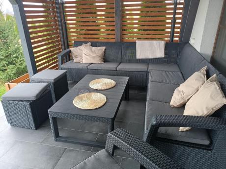 Narożnik do ogrodu Relly VII grafit ze stołem podnoszonym i fotelem + pufy