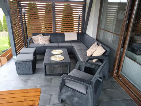 Narożnik do ogrodu Relly VII grafit ze stołem podnoszonym i fotelem + pufy