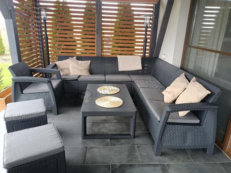 Narożnik do ogrodu Relly VII grafit ze stołem podnoszonym i fotelem + pufy