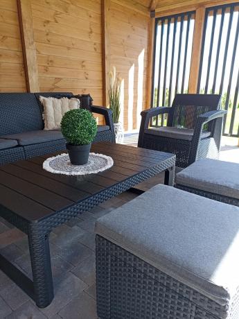 Narożnik do ogrodu Relly VII grafit ze stołem podnoszonym i fotelem + pufy