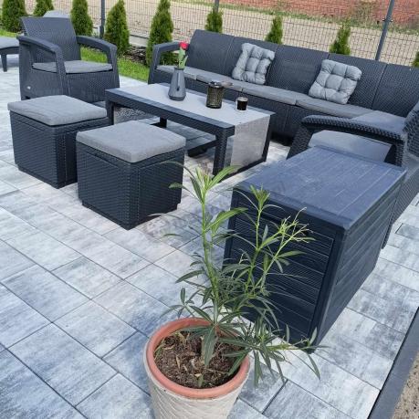 Narożnik do ogrodu Relly VII grafit ze stołem podnoszonym i fotelem + pufy