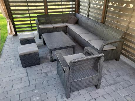 Narożnik do ogrodu Relly VII grafit ze stołem podnoszonym i fotelem + pufy