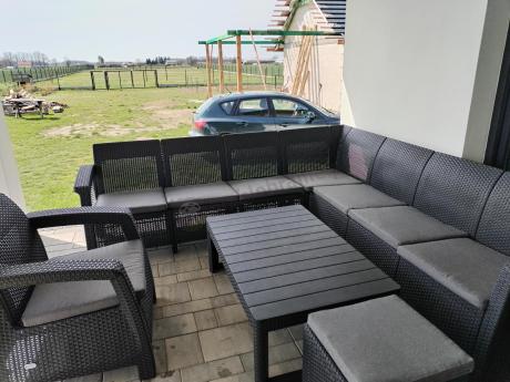 Narożnik do ogrodu Relly VII grafit ze stołem podnoszonym i fotelem + pufy