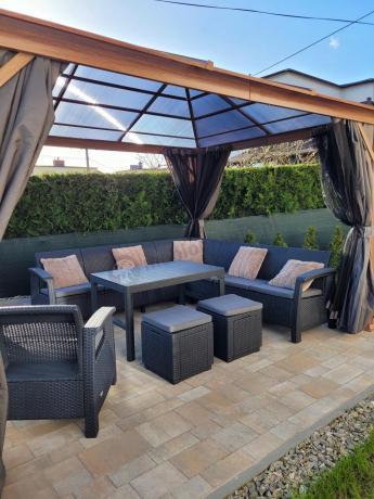 Narożnik do ogrodu Relly VII grafit ze stołem podnoszonym i fotelem + pufy