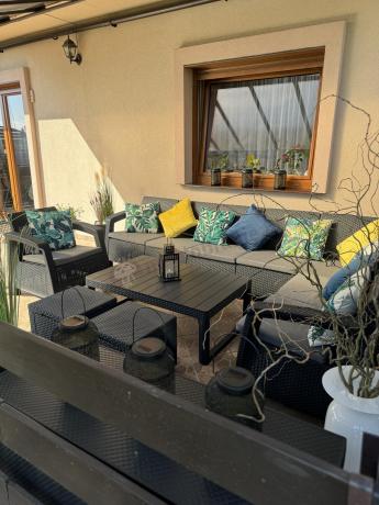 Narożnik do ogrodu Relly VII grafit ze stołem podnoszonym i fotelem + pufy